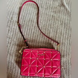 NWOT Michael Kors Jet Set Deep Pink - Large Crossbody Gold Chain Studs